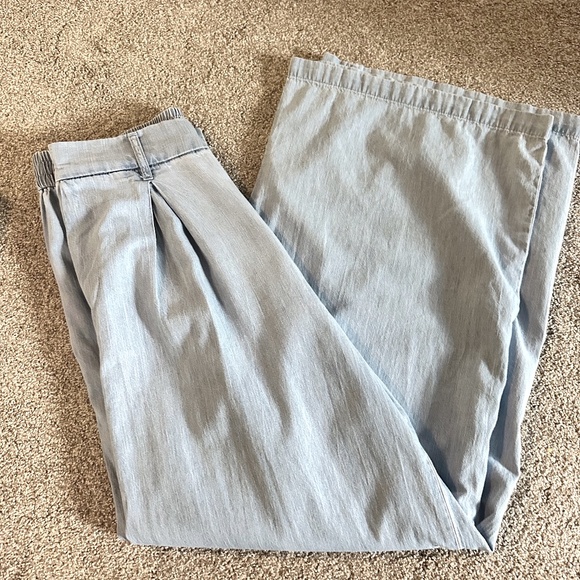 BCBGeneration High Waist Wide Leg Light Blue Chambray Summer Pant with Pleats - Picture 1 of 3